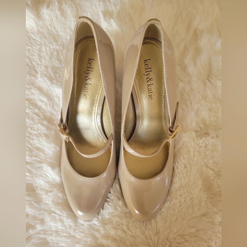 Kelly & Katie Caris Mary Jane Nude/Beige Heels.